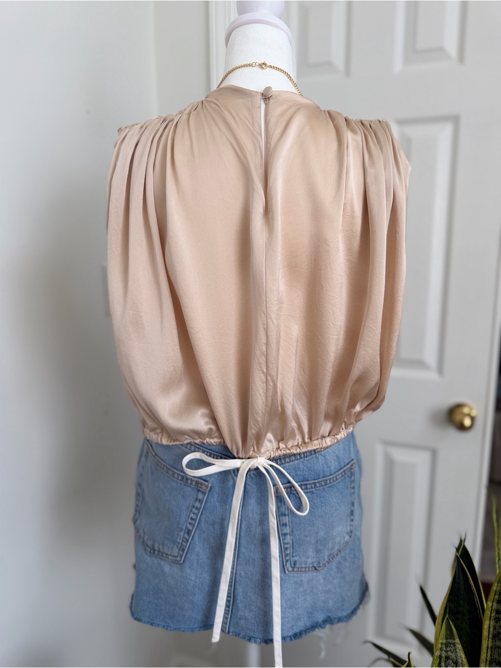 The Sei 100% Silk Champagne Cowl Neck Blouson Top Womens Size 4 - Picture 4 of 10